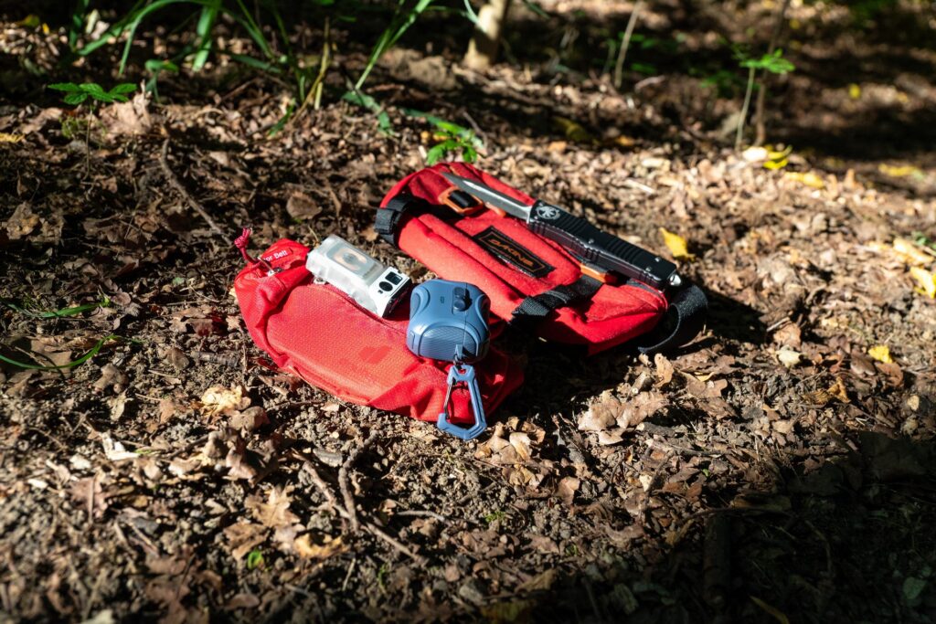 Deuter Belt 1L Cherry - porównanie z Dakine
