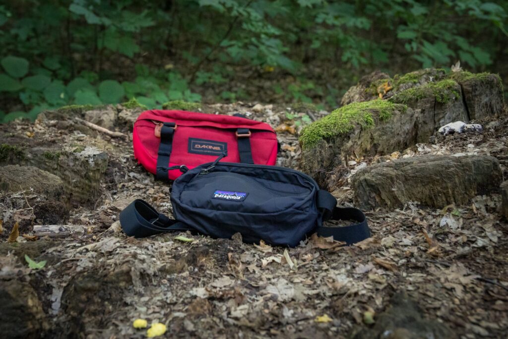 Dakine Hot Laps 1L Deep Red - detal z wyposażeniem